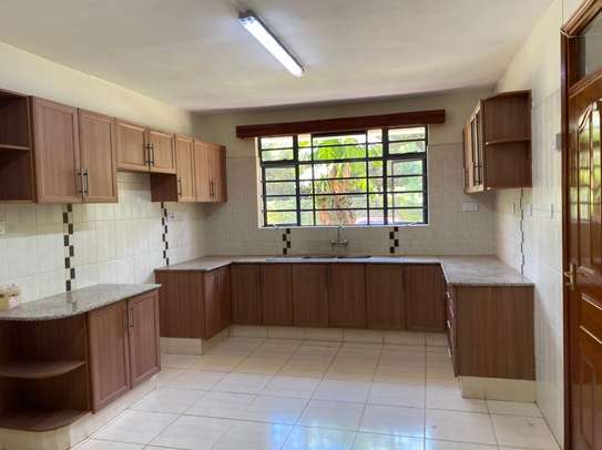 4 bedroom townhouse for rent in Rosslyn image 3