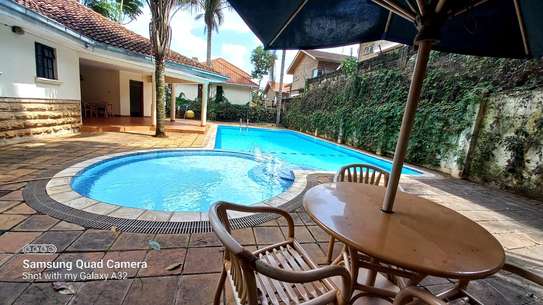 4 Bed House with En Suite in Spring Valley image 5