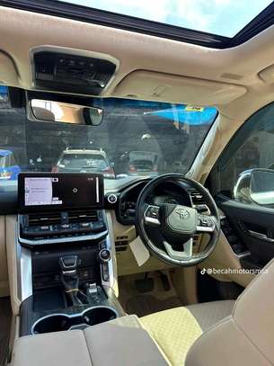 TOYOTA LC300 ZX 2023 Petrol image 4