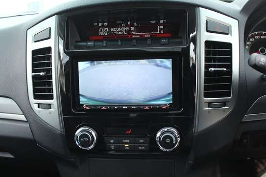 Mitsubishi Pajero V98W Leather Sunroof 2019 79,000 Kms image 6