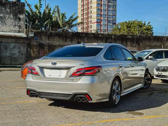 Toyota Crown Rs hybrid 2018 Sport image 12