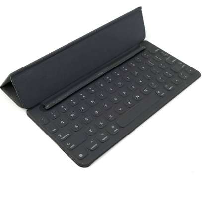 Smart Keyboard Folio for iPad Pro 12.9-inch (6th generation) image 2