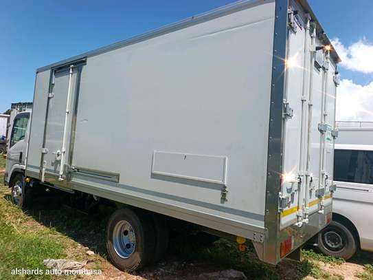 ISUZU NPR88 box body image 5
