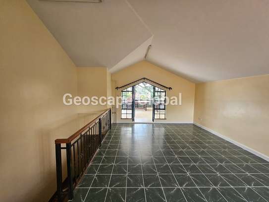 5 Bed House with En Suite in Spring Valley image 3