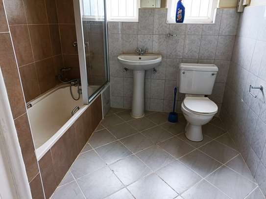 4 Bed House with En Suite in Rosslyn image 36