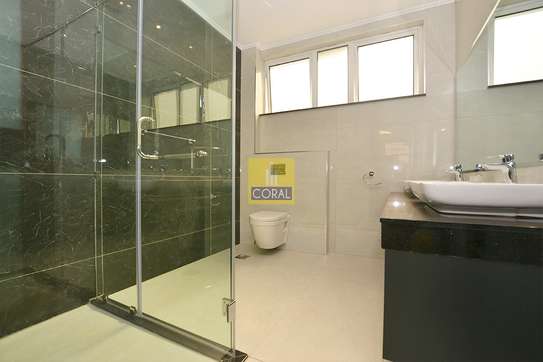 4 Bed Townhouse with Garden in Spring Valley image 8