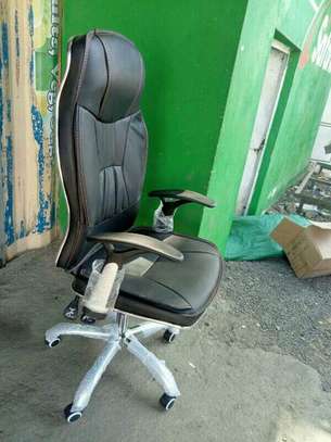 Quality and durable office chairs image 3