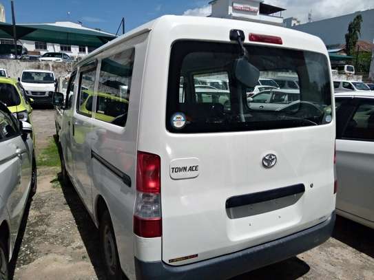 Toyota Town Ace image 6