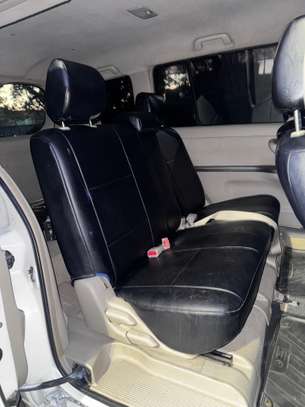 Toyota ISIS 2010 image 9