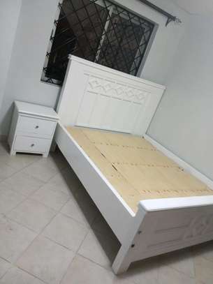 5*6 white bed image 1