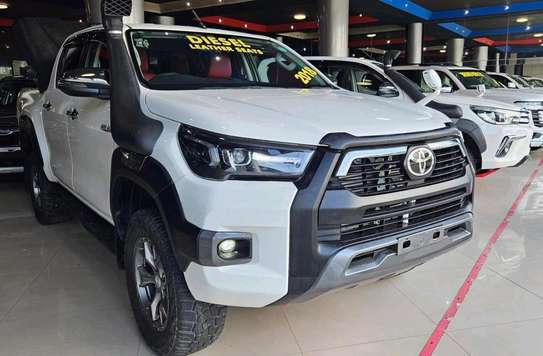 Toyota Hilux double cabin white 2018 image 1