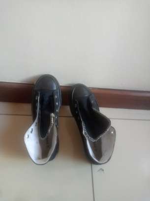 Black rubber shoes size 38 no laces image 3