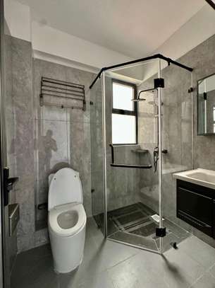 1 Bed Apartment with En Suite in Kilimani image 2