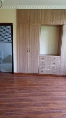 5 Bed House with En Suite at Faith Avenue image 9