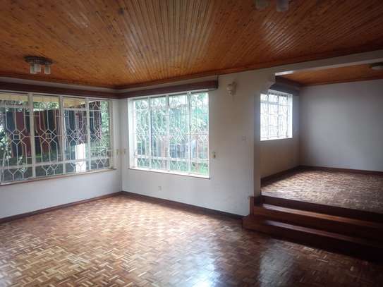 5 Bed House with En Suite at Lavington Green image 28