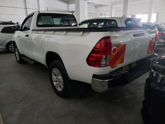 TOYOTA HILUX PICK UP 4WD. image 7