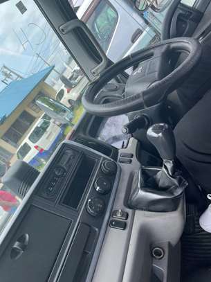 Mitsubish fuso canter image 1