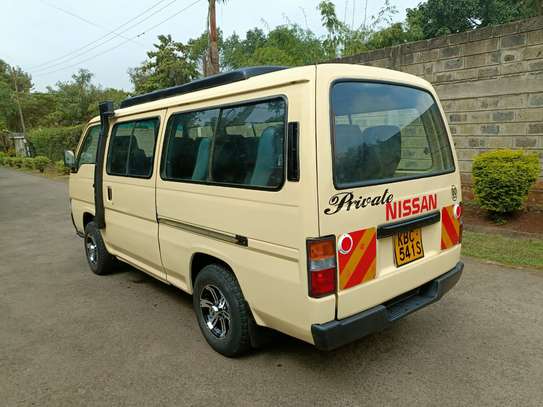 Nissan Urvan image 7