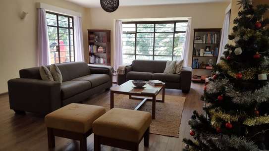 4 Bed House with En Suite in Rosslyn image 3