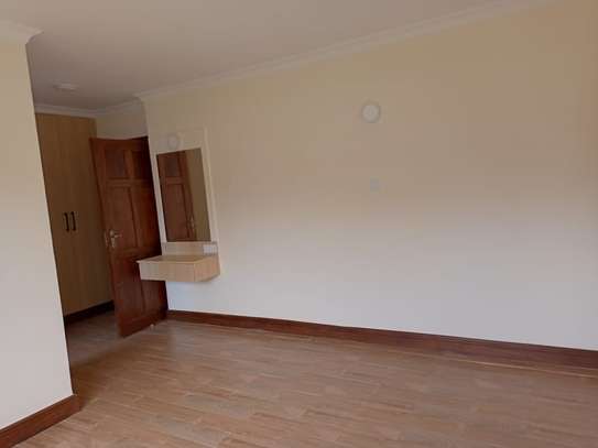 4 Bed House with En Suite in Spring Valley image 10
