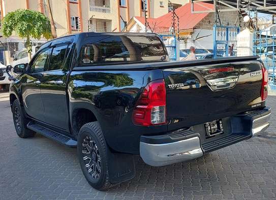 Toyota Hilux double cabin black 2018 image 3