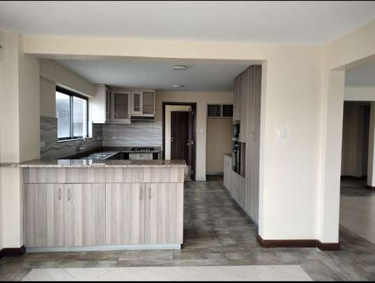 2 Bed Apartment with En Suite at 4Th Avenue image 5