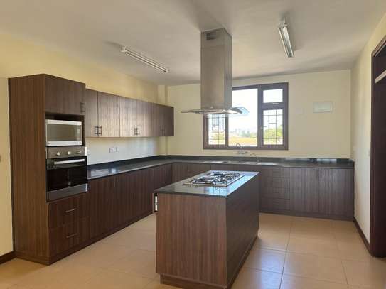 3 Bed Apartment with En Suite in Riverside image 3