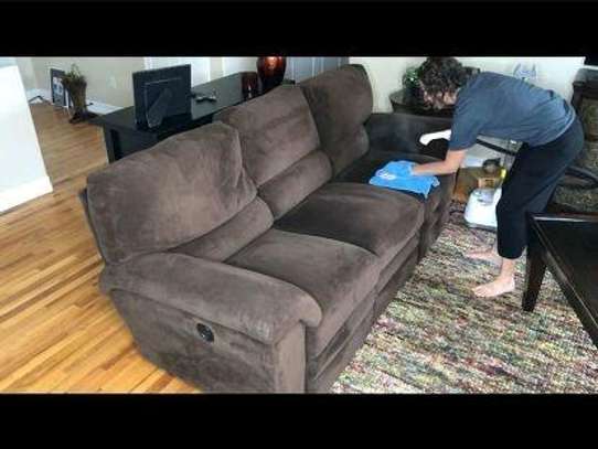 couch cleaning image 2