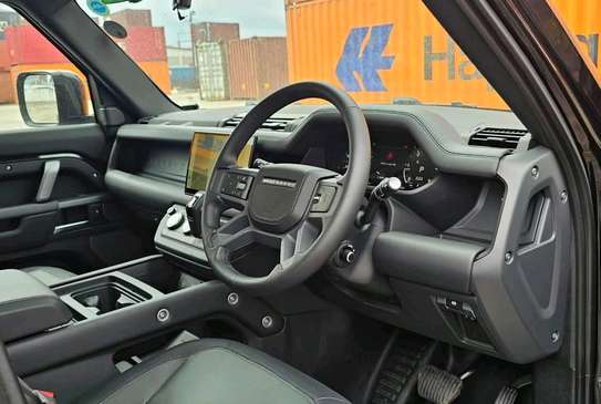 Land Rover Defender 110 2024 image 5