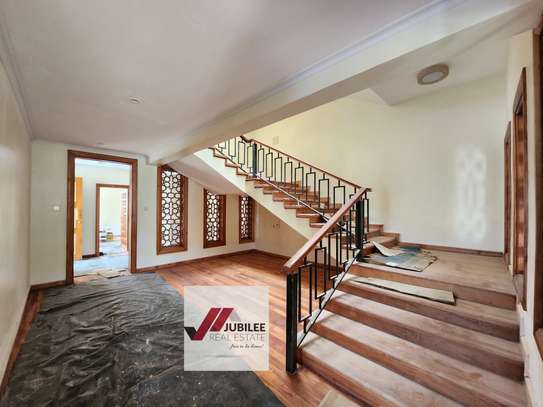 6 Bed House with En Suite in Runda image 14
