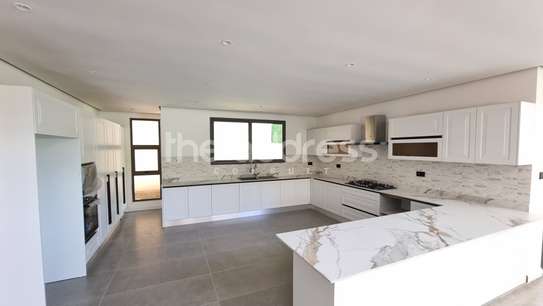 5 Bed Villa with En Suite in Lavington image 5