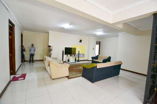 7 bedroom house for rent in Runda image 8