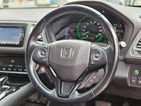 HONDA VEZEL HYBRID AWD image 9