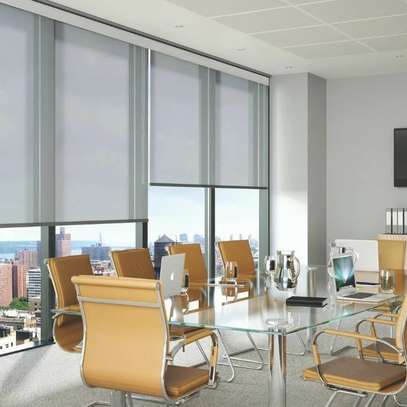 COMMERCIAL SUNSCREEN/BLACK-OUT ROLLER BLINDS image 2