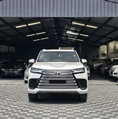Lexus LX500d 2024 White image 2