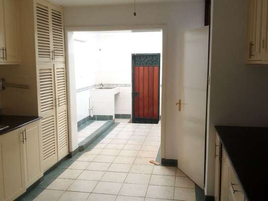 4 Bed Townhouse with En Suite in Kileleshwa image 15