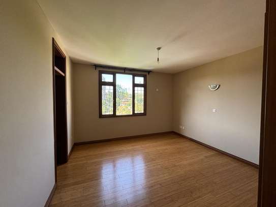 3 Bed Apartment with En Suite in Riverside image 8