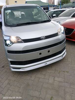 Toyota spade silver 2016 image 1