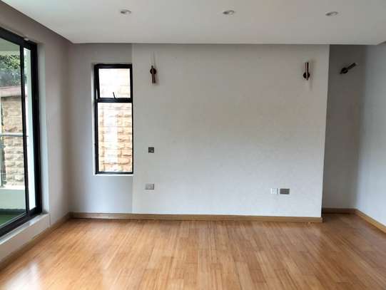 5 Bed House with En Suite in Lavington image 16