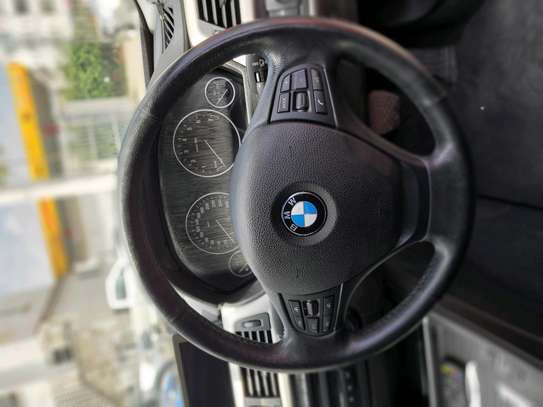 BMW 320i image 12