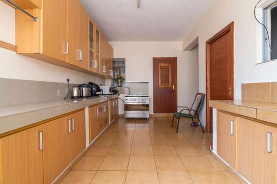 4 Bed Apartment with En Suite in Kileleshwa image 10