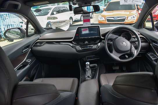 Toyota CH-R non hybrid 2017 image 11