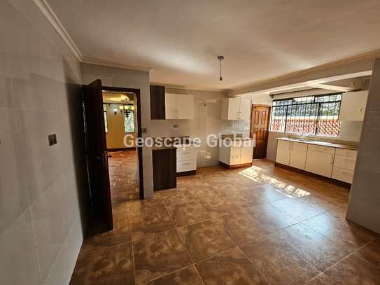 5 Bed House with En Suite in Nyari image 8