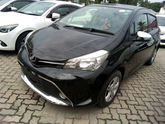 Toyota vitz black image 4