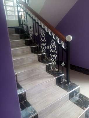 t 4 BEDROOM Maisonette with SQ for sale in Membly Estate. image 7
