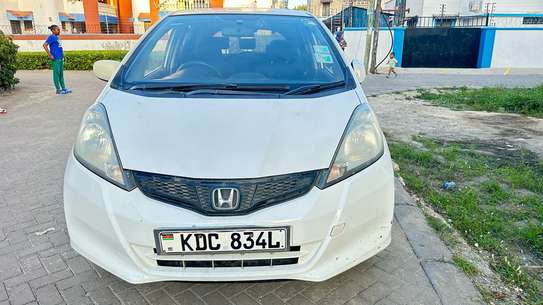 Honda Fit white KDC image 6