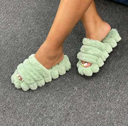 Fluffy fashion slippers image 3