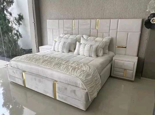 Executive king size bed image 2