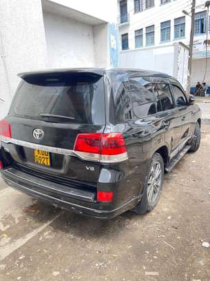 Landcruiser v8 diesel 2010 image 3