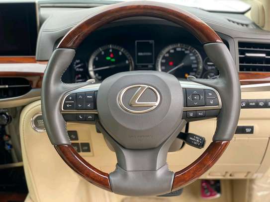 Selling Lexus LX 570 1 at price of 17m image 3